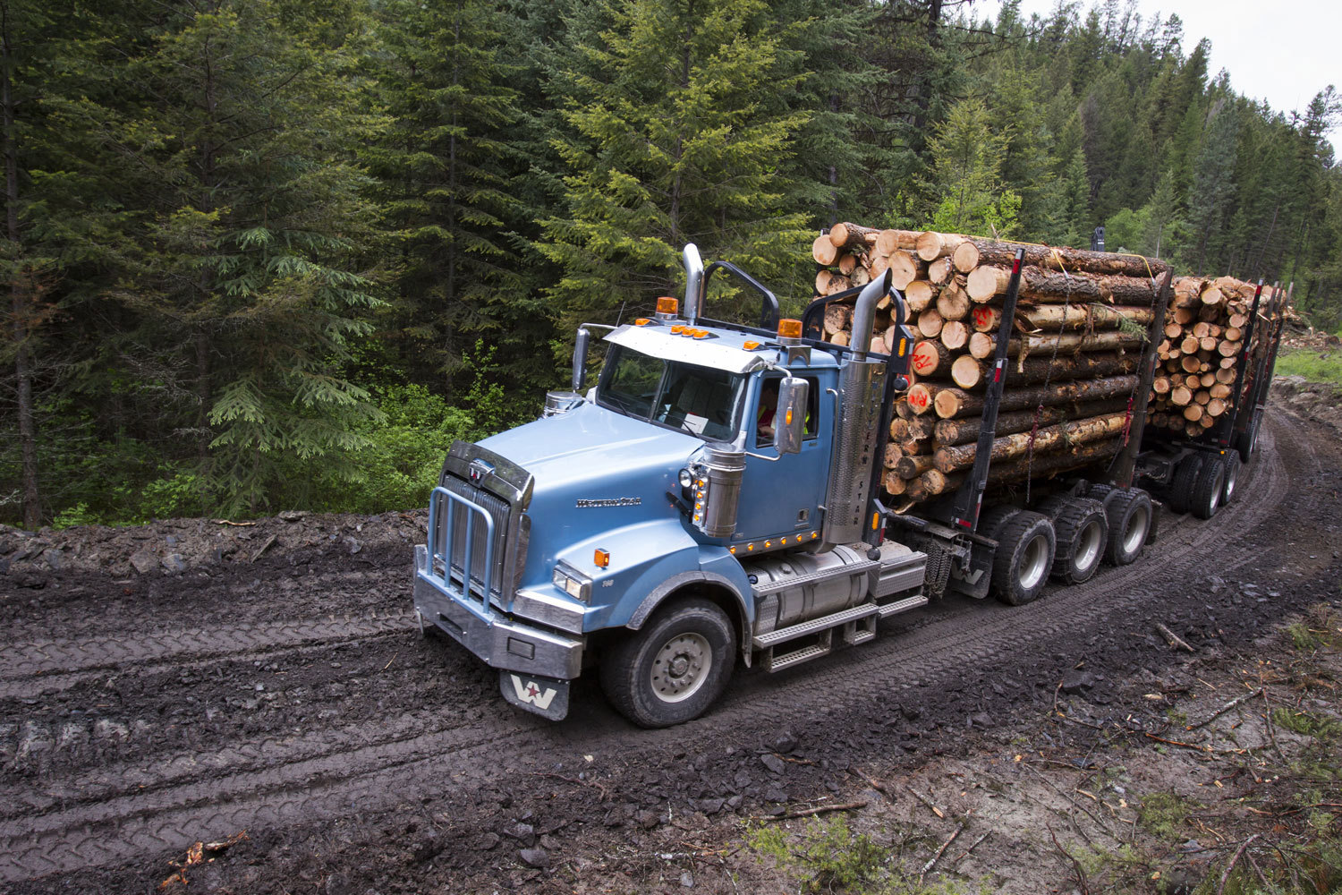Ground Freight Transportation in 2026: How Road, Rail, and Pipeline Systems Actually Work Together